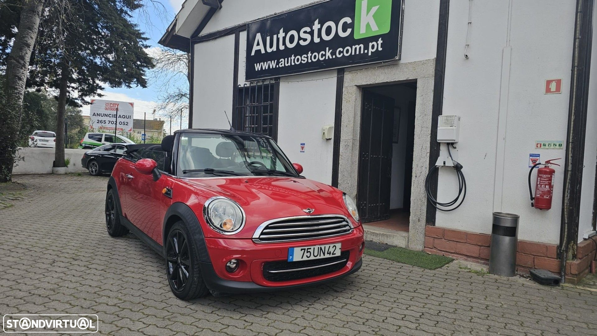 MINI Cabrio Cooper D - 12