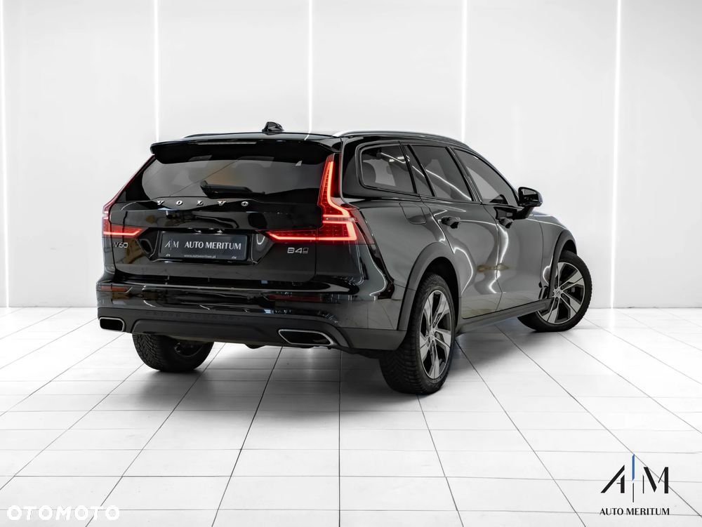 Volvo V60 Cross Country B4 D AWD Geartronic - 4