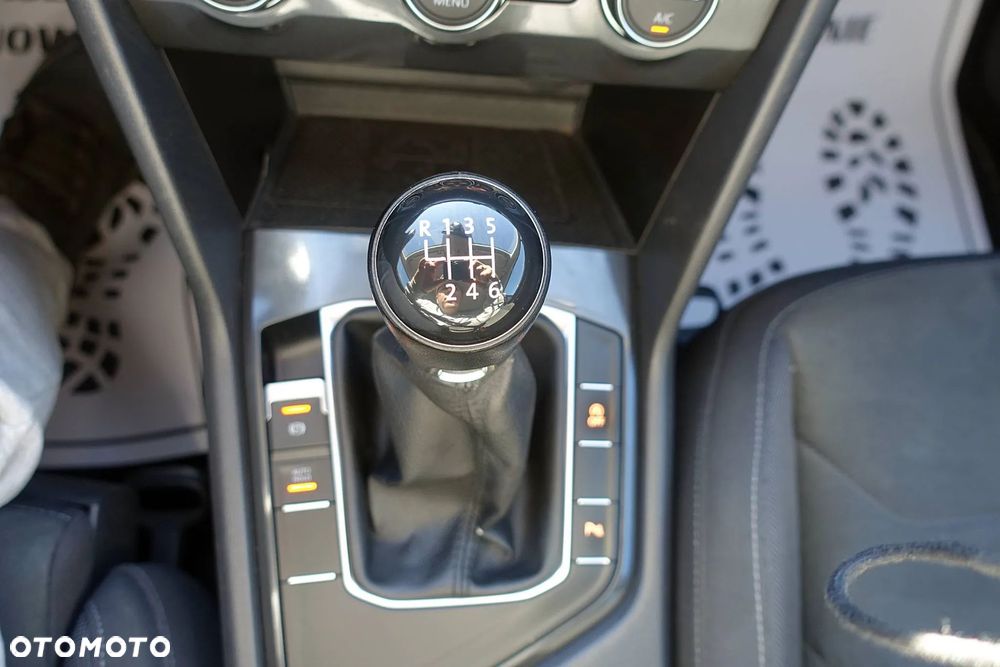 Volkswagen Tiguan 2.0 TDI SCR Elegance - 29