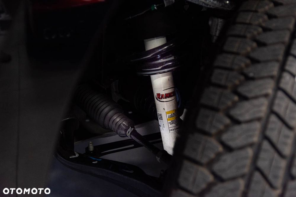 Chevrolet Silverado - 28