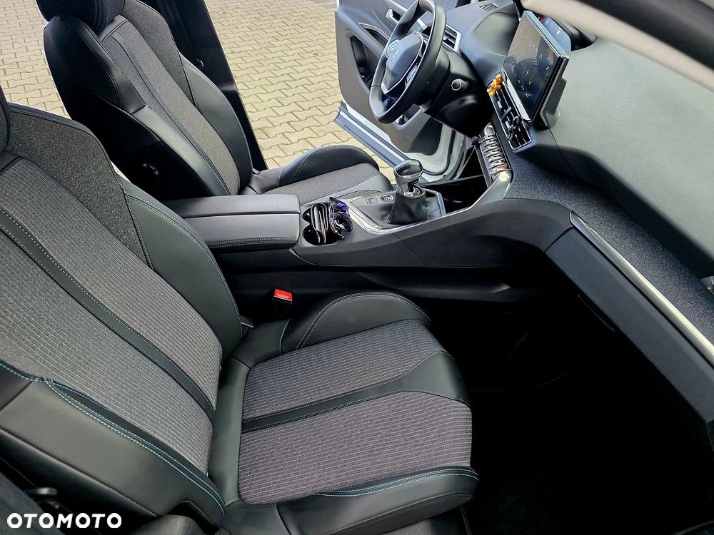 Peugeot 3008 1.2 PureTech Allure S&S - 25