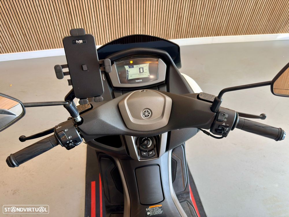 Yamaha NMAX - 9