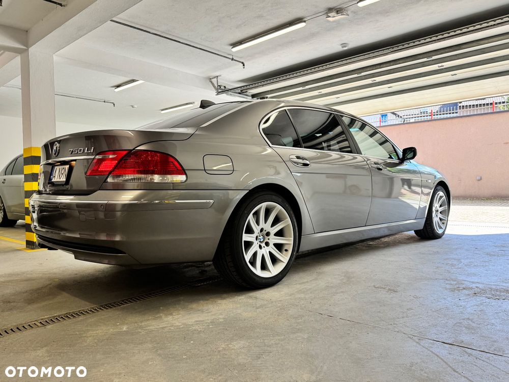 BMW Seria 7 750Li - 11