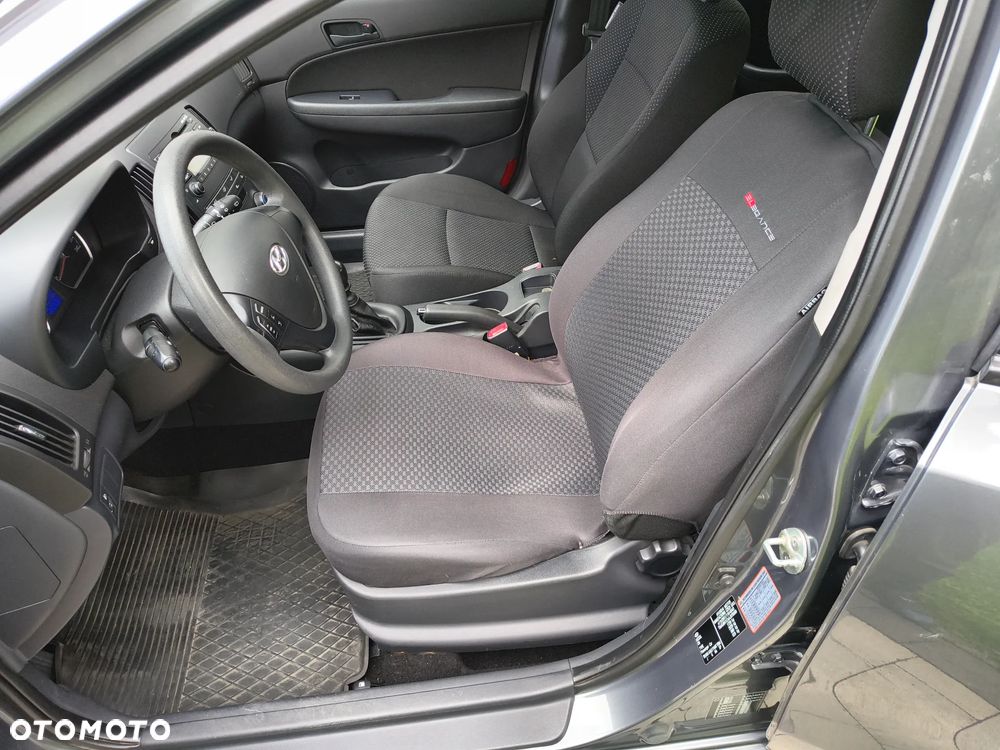 Hyundai i30 1.4 Base + - 15