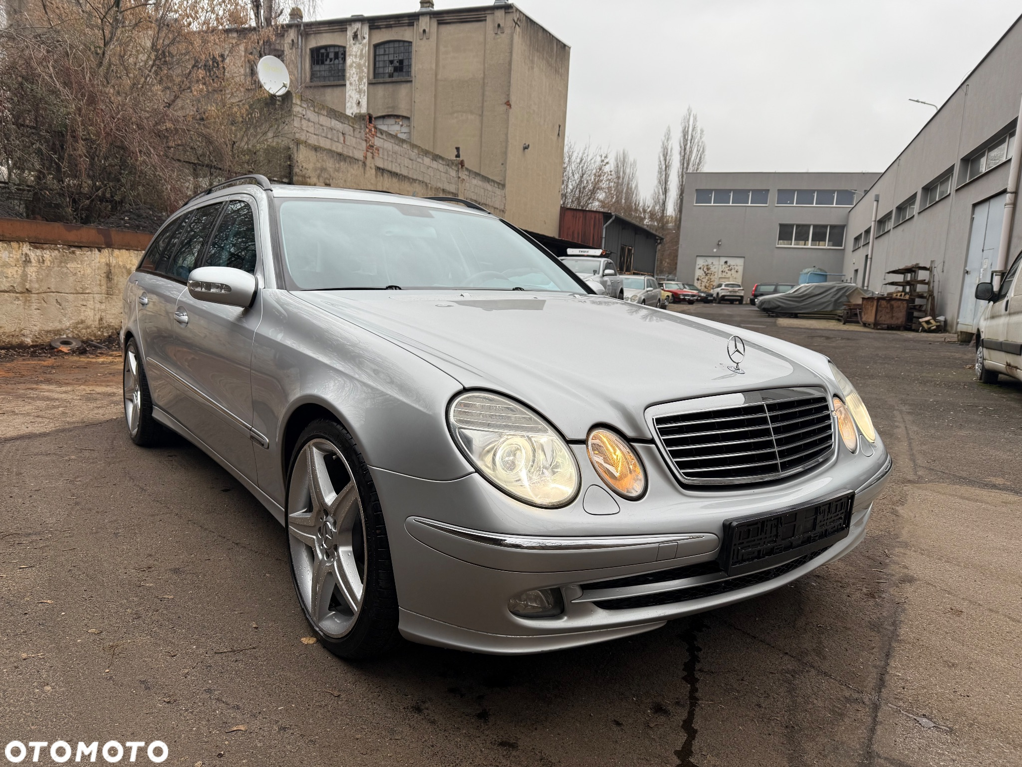 Mercedes-Benz Klasa E 320 T CDI Avantgarde DPF Sport Edition - 10