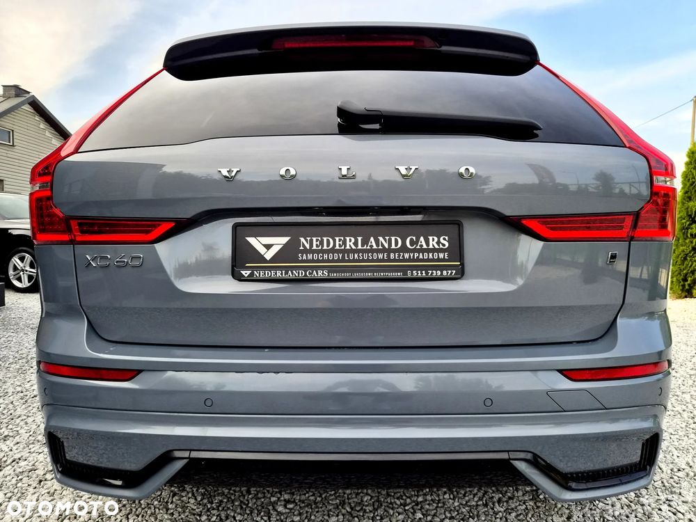 Volvo XC 60 B4 D AWD Plus Dark - 41