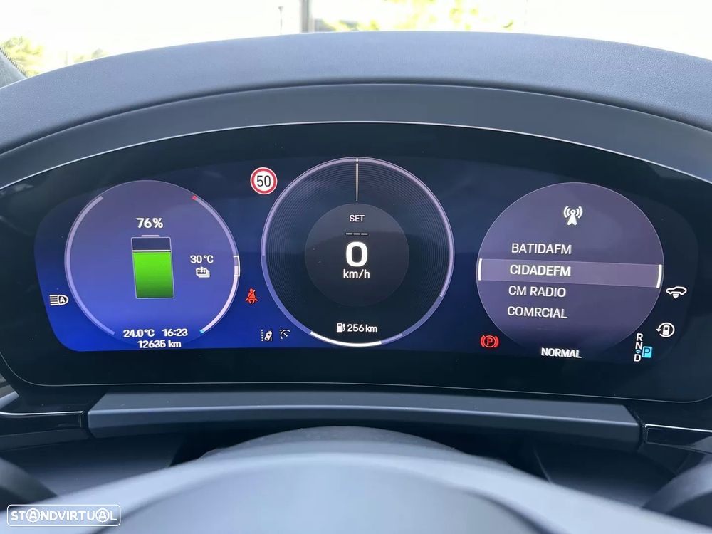 Porsche Macan Electric Turbo - 38