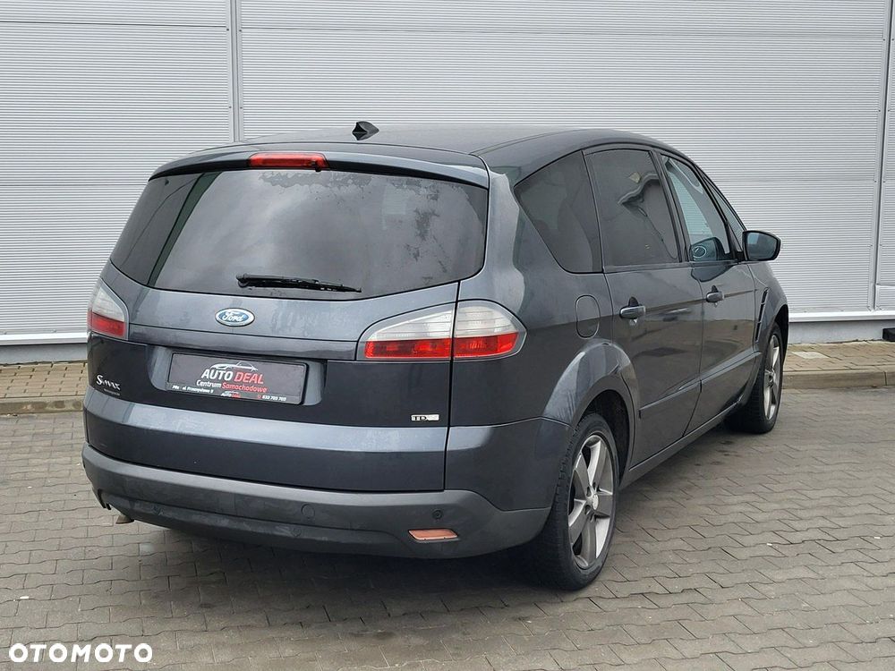 Ford S-Max - 12
