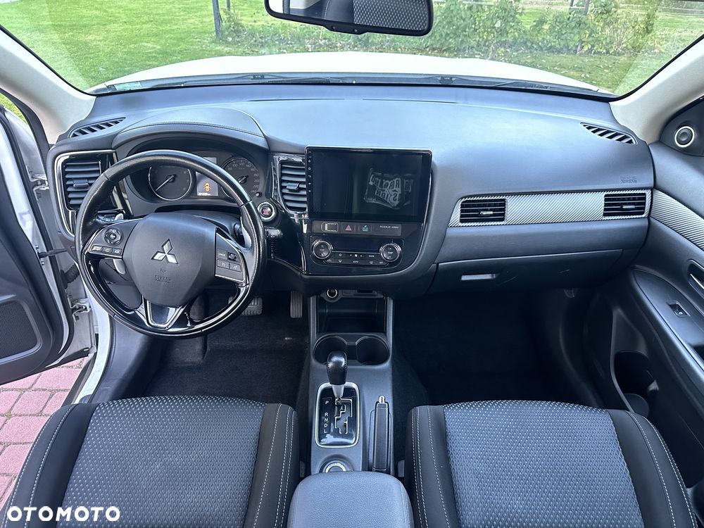 Mitsubishi Outlander - 8