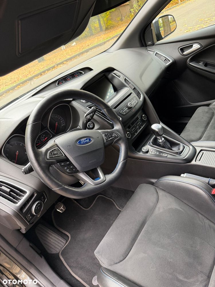 Ford Focus 2.3 EcoBoost RS - 9