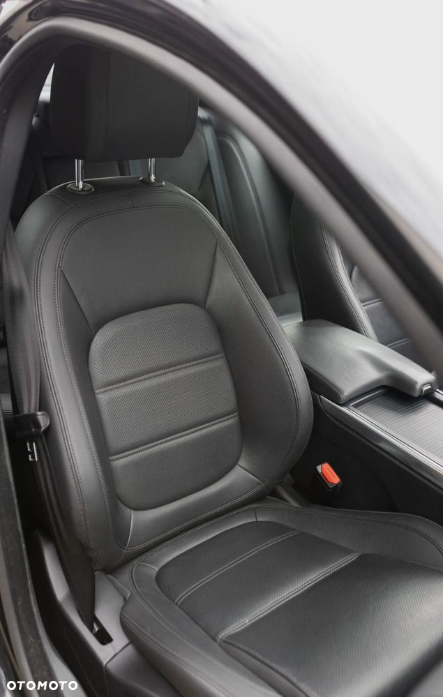 Jaguar XE 2.0 P250 SE - 17
