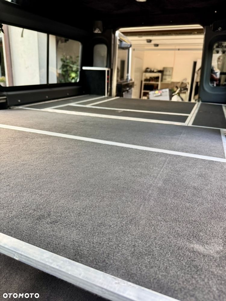 Land Rover Defender 2.5 TDI - 39