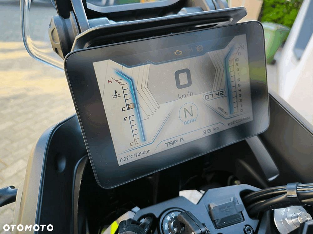 QJMOTOR SVT 650X - 7