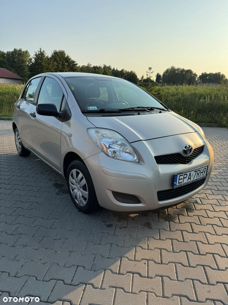 Toyota Yaris 1.0 Luna A/C - 2