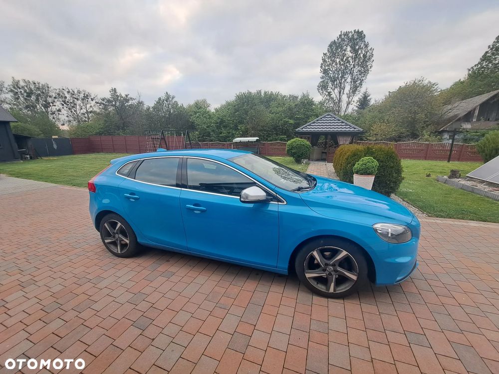 Volvo V40 D2 R-Design - 1