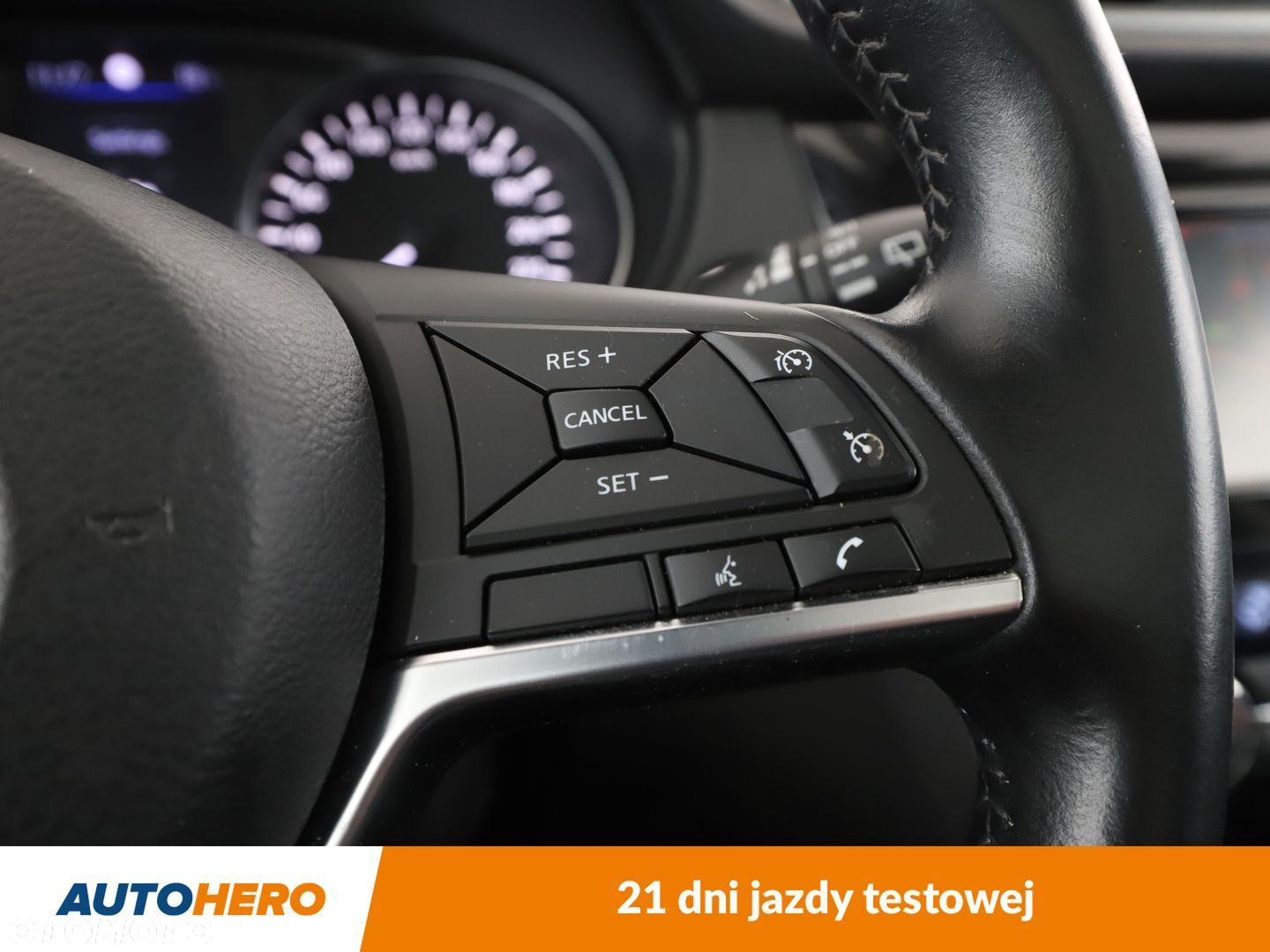 Nissan Qashqai 1.3 DIG-T N-Connecta - 25