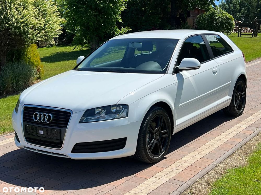 Audi A3 3-drzwiowe 1.6 Attraction - 1