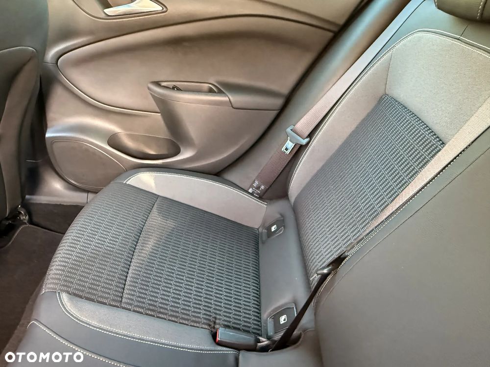 Opel Astra V 1.2 T Elegance S&S - 10