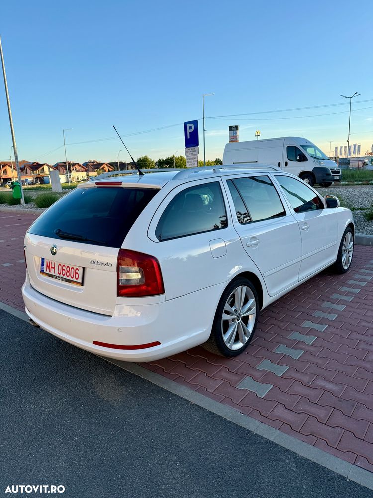 Skoda Octavia 2.0 TDI CR DPF DSG RS - 22