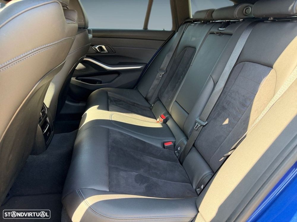 BMW 320 d Touring Pack Desportivo M Auto - 13