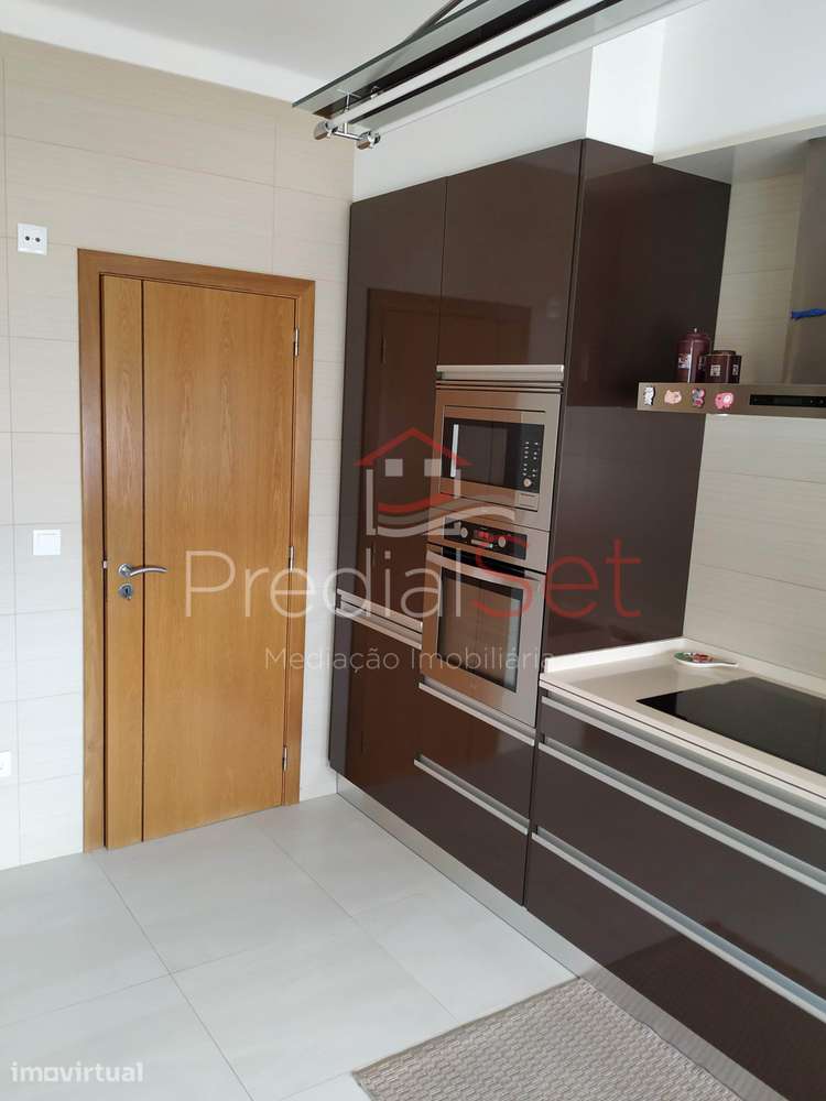 Apartamento T3 com Terraço- Centro do Barreiro - Grande imagem: 3/23