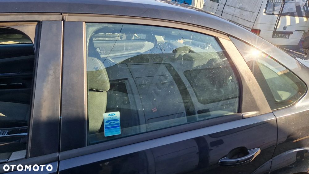 FORD FOCUS MK II LIFT SEDAN SZYBA DRZWI LEWY TYŁ - 1