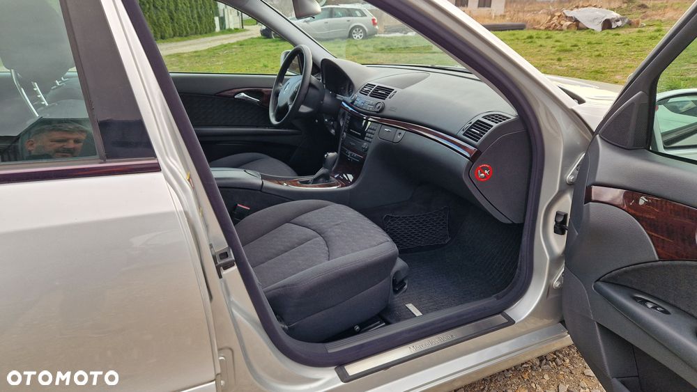 Mercedes-Benz Klasa E 200 Kompressor Automatik Classic - 13