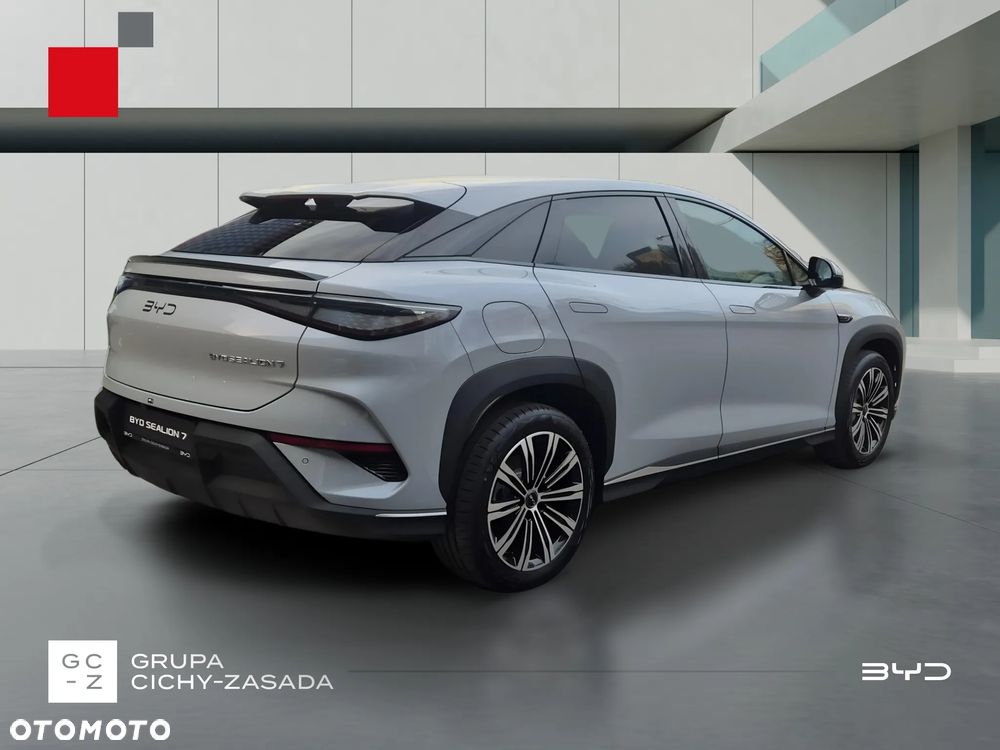 BYD Sealion 7 - 9