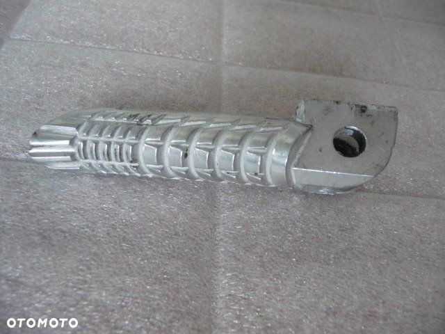 SUZUKI GSXR 1000 K5 K6 PODNÓŻEK KIEROWCY LEWY - 1