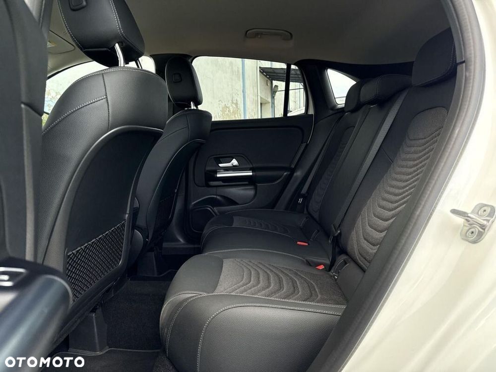 Mercedes-Benz GLA - 17