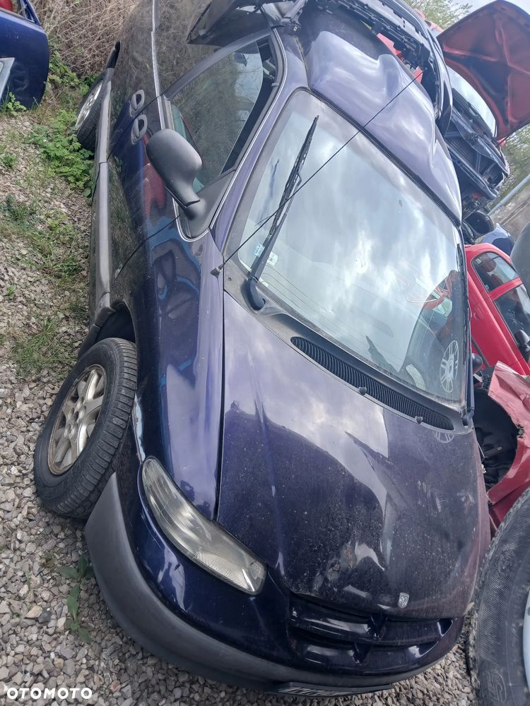 chrysler voyager III maska zderzak lampa grill błotnik drzwi zbiornik paliwa szyba lusterko klamka - 1