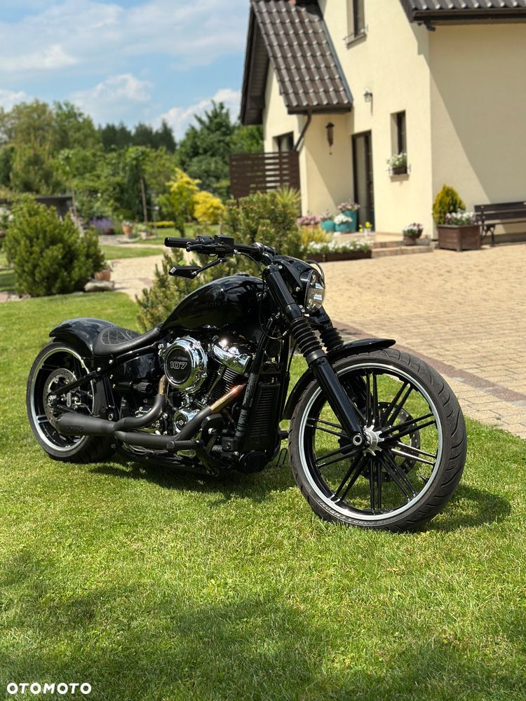 Harley-Davidson Softail Breakout - 3