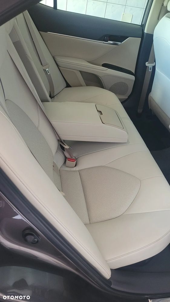 Toyota Camry 2.5 Hybrid Executive CVT - 14