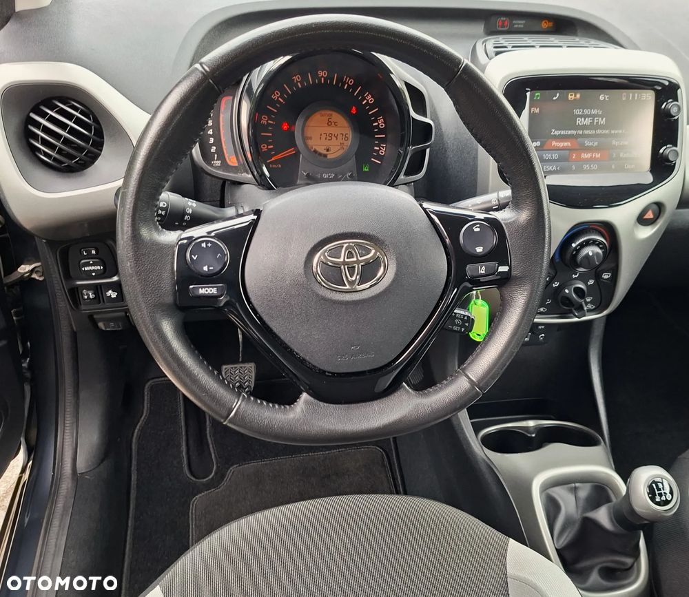 Toyota Aygo x-play touch - 6