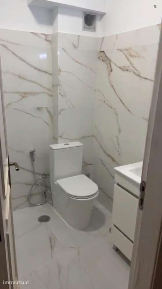 Quarto - localizado em Linda-a-Velha Lisbon - Grande imagem: 5/7