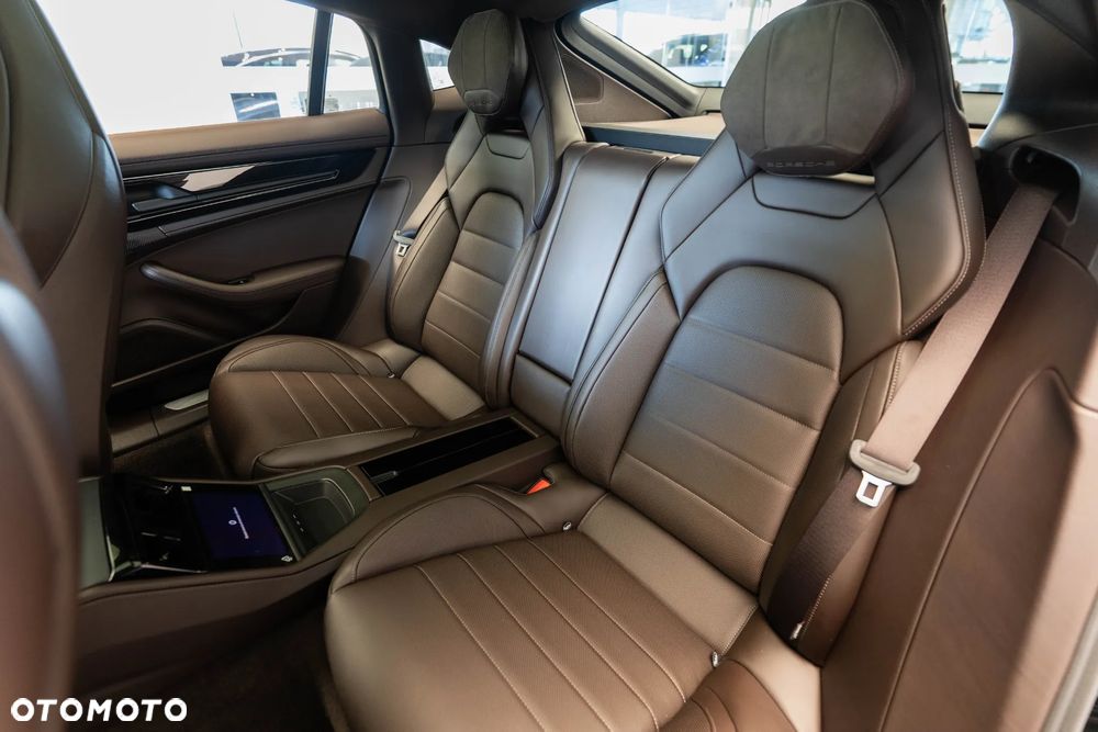 Porsche Panamera 4 E-Hybrid PHEV - 12