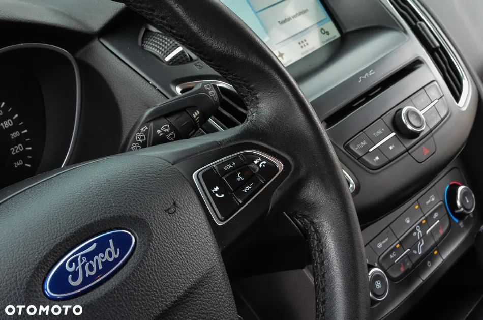 Ford Focus 1.0 EcoBoost Active X - 24