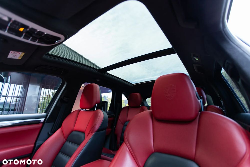 Porsche Cayenne Turbo S - 21