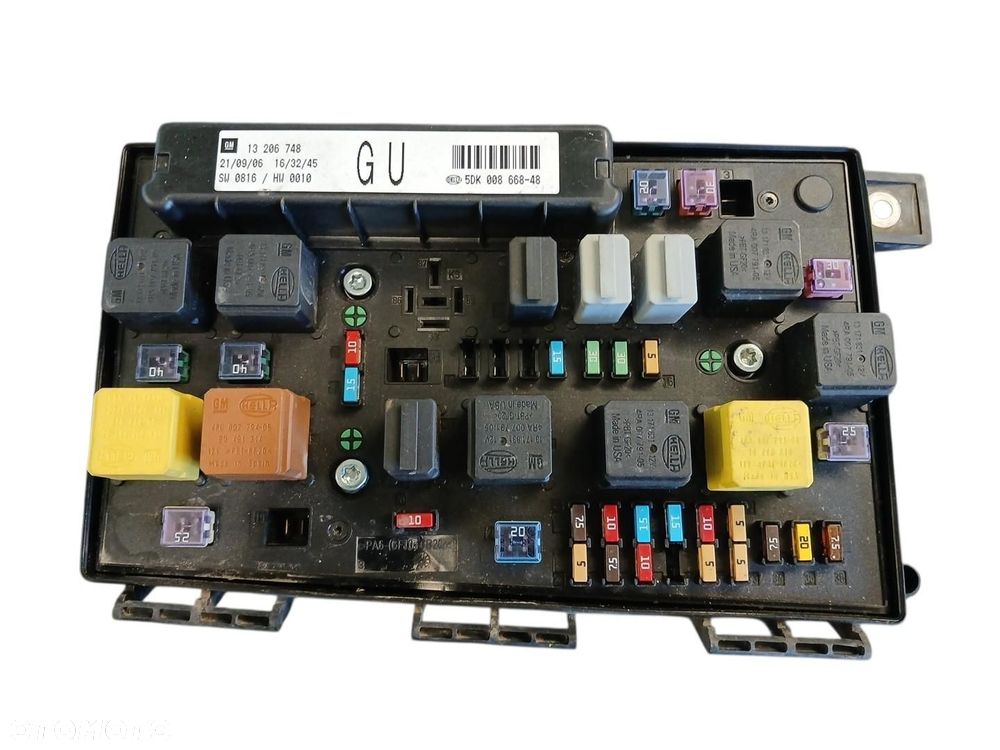 SKRZYNKA BEZPIECZNIKÓW OPEL ASTRA III H 1.9 CDTI 13206748 - 1