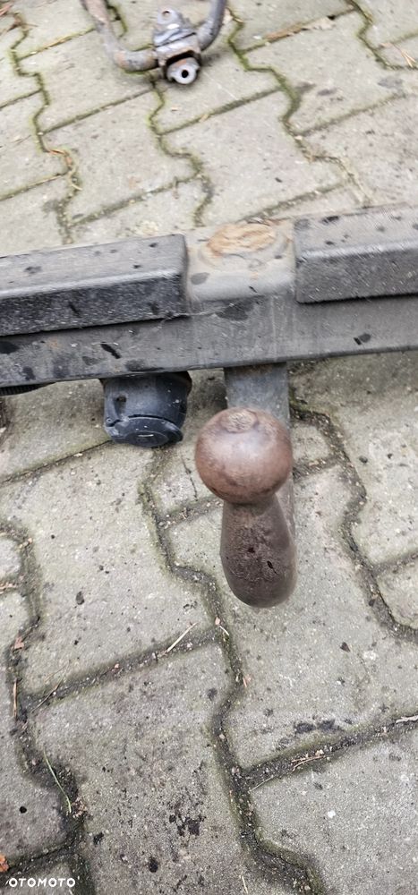 Hak holowniczy Vw T5 Lift 7H0803881B - 2