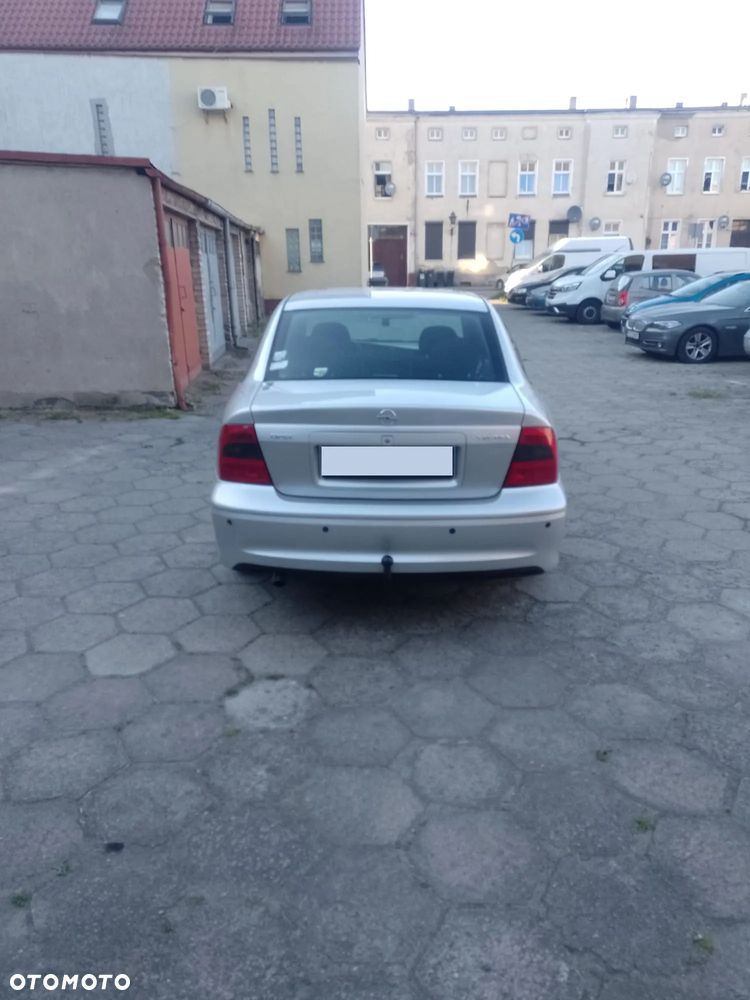Opel Vectra 1.6 - 4