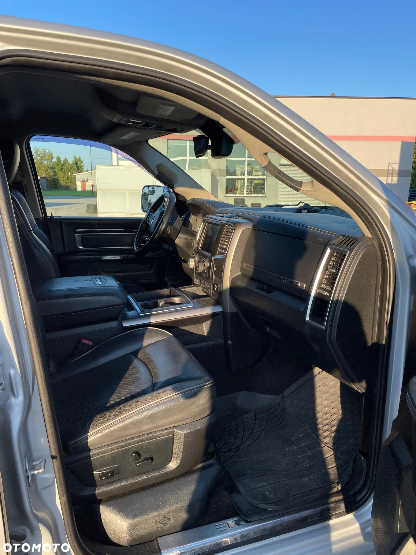 RAM 1500 Crew Cab Laramie - 16