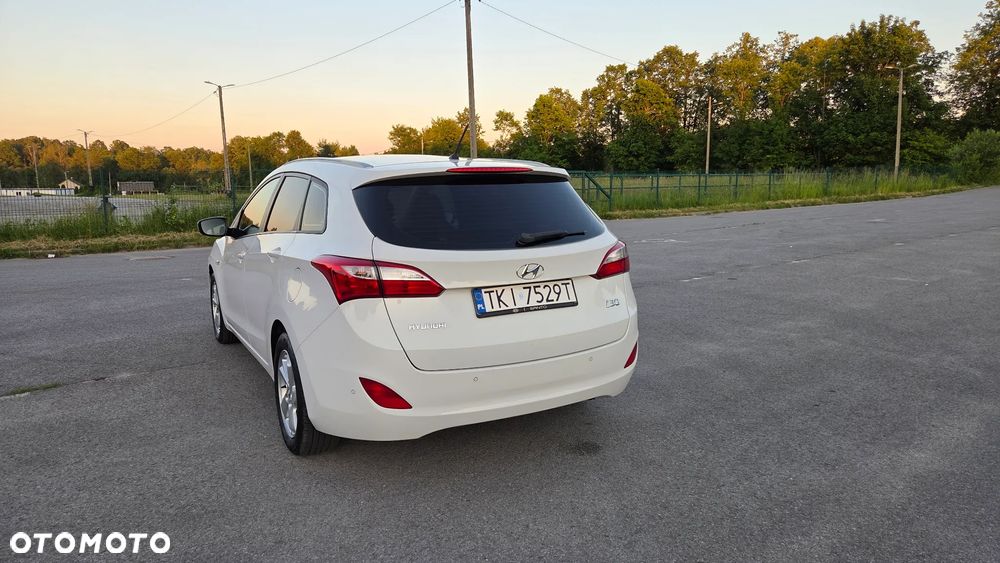 Hyundai i30 i30cw 1.4 Intro Edition - 13