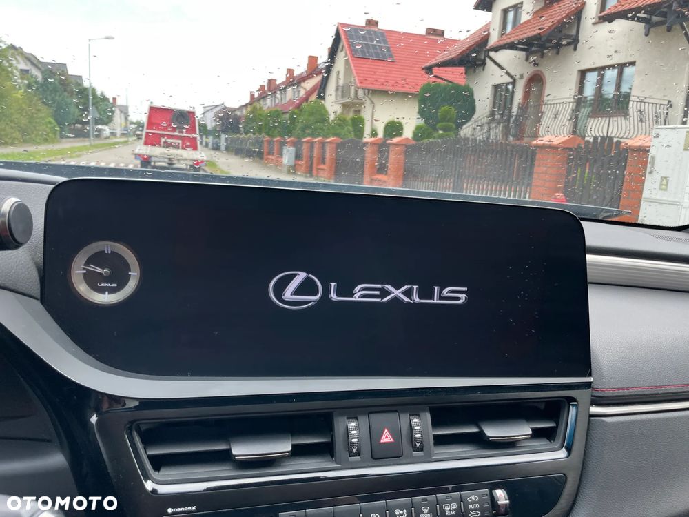 Lexus ES 300h F Sport - 33