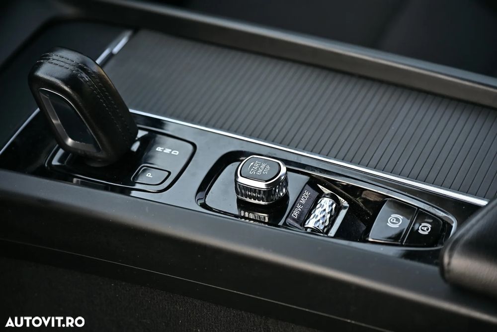 Volvo XC 60 B4 D AWD Geartronic Momentum - 29