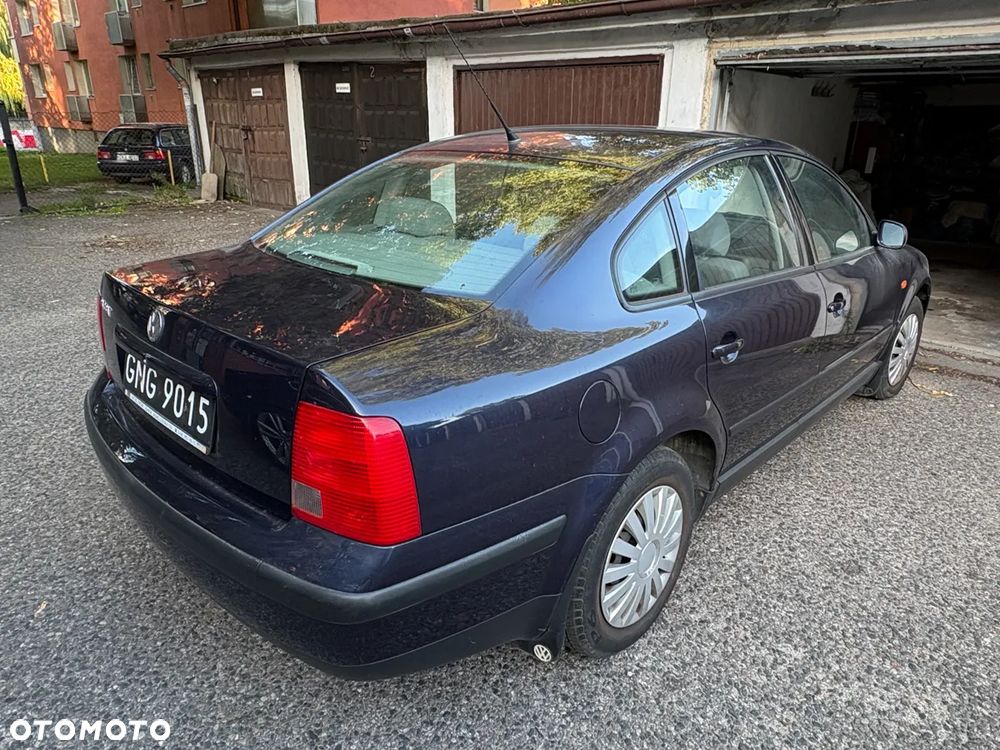 Volkswagen Passat - 4