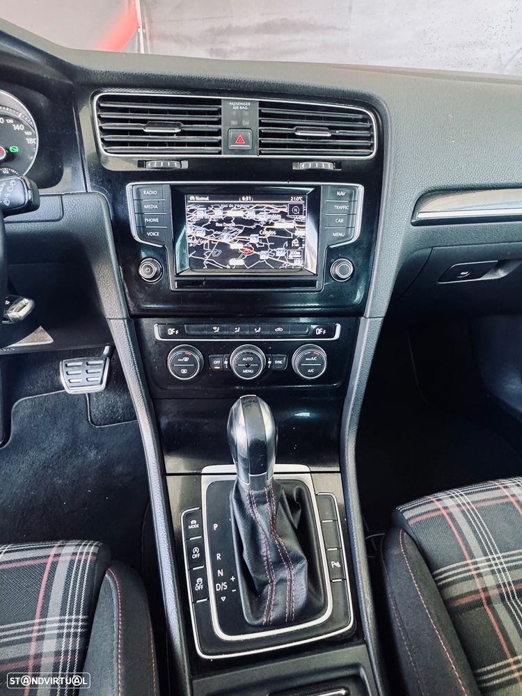 VW Golf 2.0 TSi GTi DSG - 14