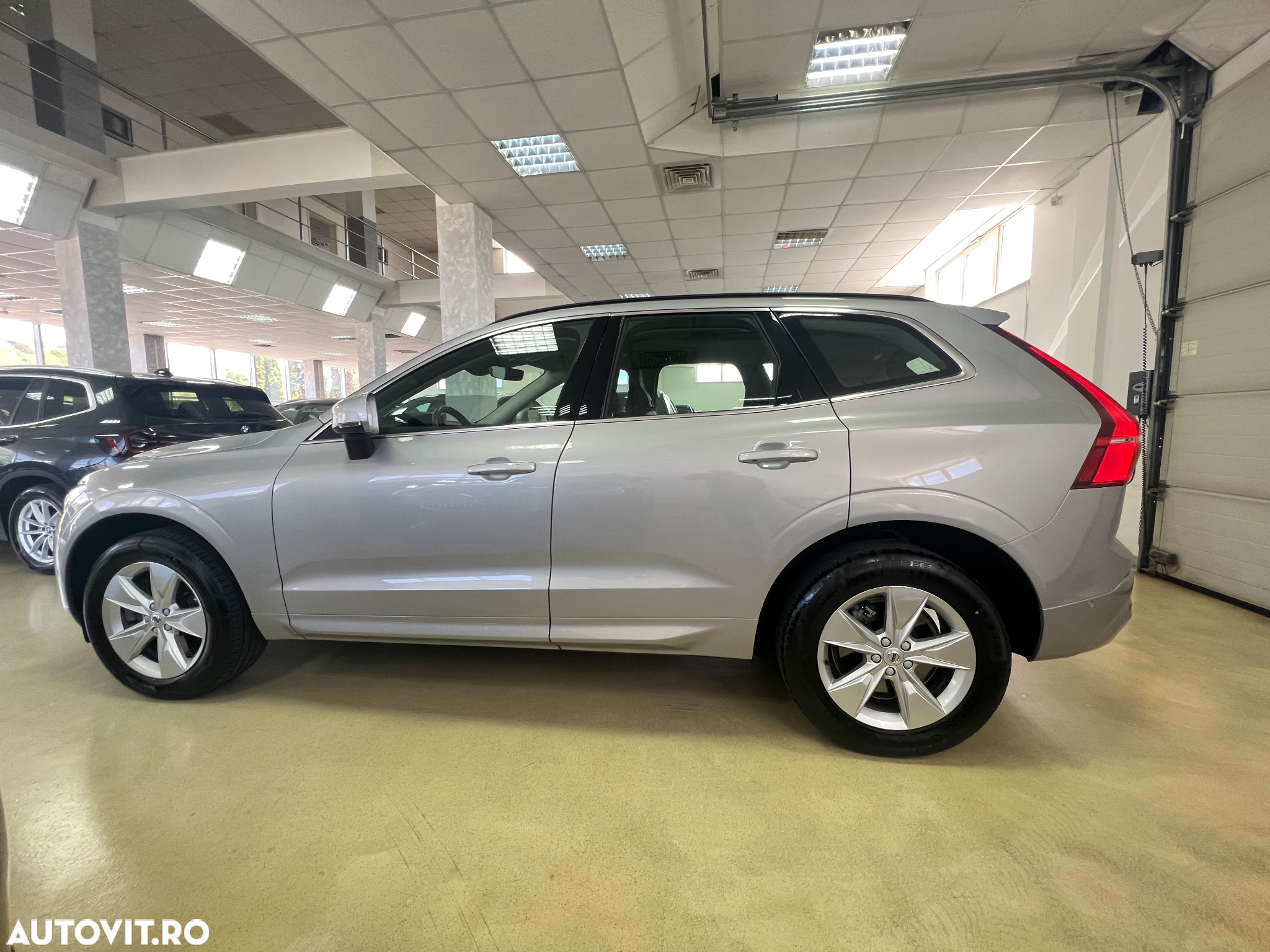 Volvo XC 60 B4 D AWD Geartronic Momentum Pro - 14