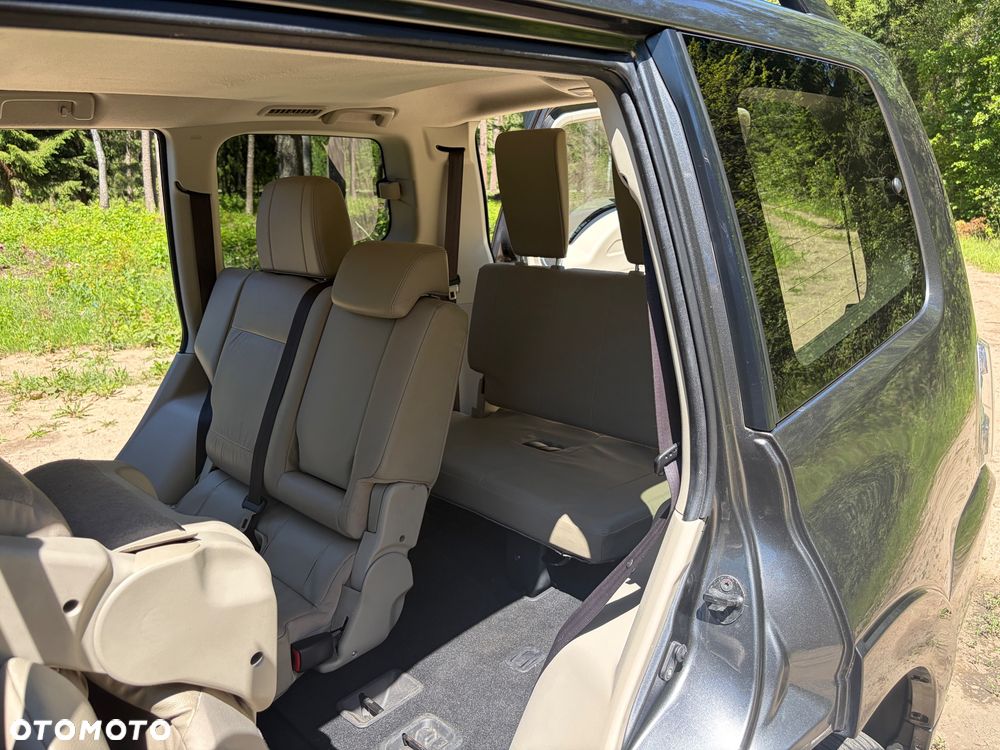 Mitsubishi Pajero - 24