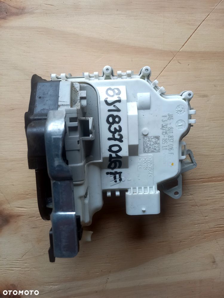 ZAMEK DRZWI PRAWY PRZEDNI AUDI A4 A5 Q5 5 PIN 8J1837016F 2015 - 1